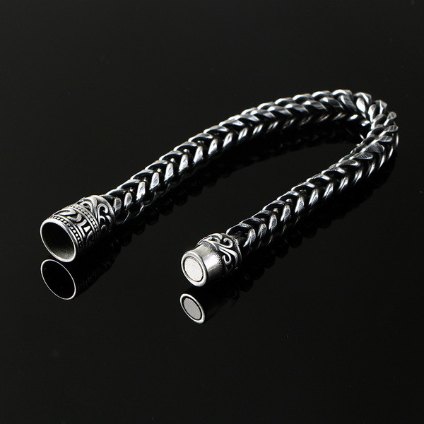 Stainless steel men's bracelet with retro patterned surface cast magnetic buckle design, trendy accessory