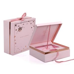 China China Custom Magnetic Personalised Paper Gift Box For Handbag Packaging factory