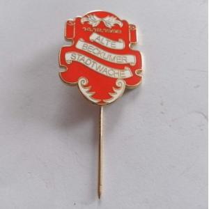 China Lovely design and factory price 1.4mm - 3.0mm lapel pin badge factory