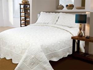 China Household Embroidery Quilt Bedding Sets , Wrinkle Resistant Stamped Embroidery Quilt Kits factory