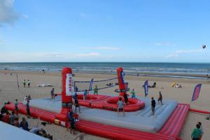 China Huge Inflatable Beach Toys Blow Up Volleyball Court With Logo Printing factory