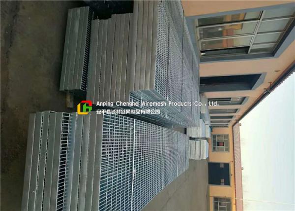 China 6m Long Stainless Steel Floor Grating Hot Dipped Galvanized For Platform / Pit Cover factory
