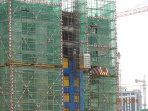 China VFD 2000 Kg Rack Pinion Lift Construction Hoist Safety on sale