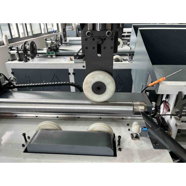 PLC Touch Screen Paper Pipe Core Cutting Machine with Auto Loading