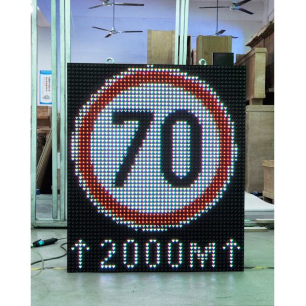 High Brightness P16/P20/P25/P31.25 Solar Power LED VMS Display for Traffic Management