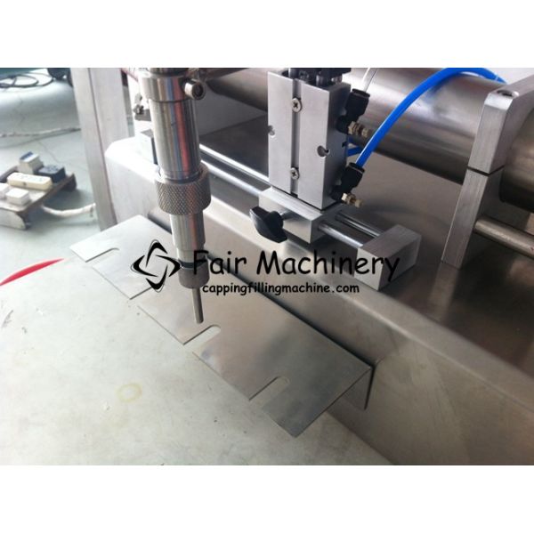 0.6mpa 35KG Laundry Detergent Filling Machine , 2000ml Coconut Oil Bottle Filling Machine