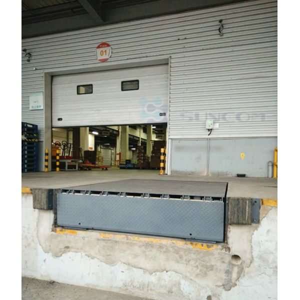 Push Button 3 Phrase Hydraulic Dock Ramp Common Eco - Friendly For Heavy Lifting