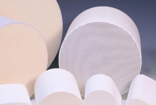 China Custom Ceramic Substrates Honeycomb For Vehicle Exhaust factory